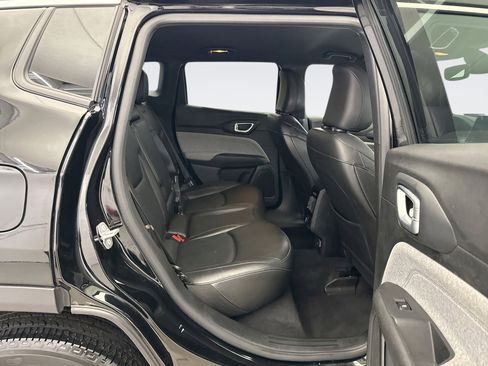 Used 2023 Jeep Compass Latitude image 17