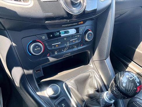 Used 2016 Ford Focus ST w/ Equipment Group 402A FWD image 29