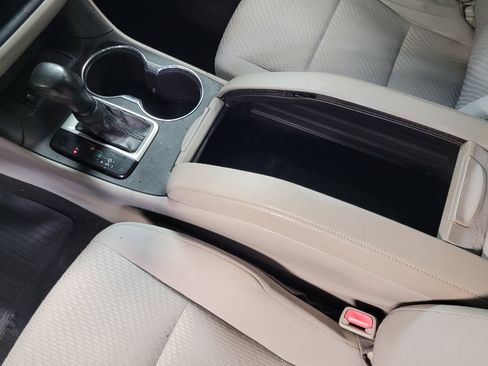 Used 2018 Toyota Highlander LE image 26