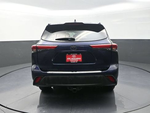 Used 2022 Toyota Highlander XLE w/ Protection Package #3 (TMS) AWD/4WD image 7