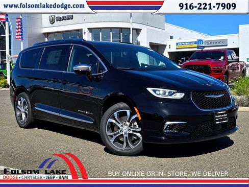 New 2026 Chrysler Pacifica Pinnacle image 1