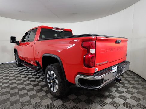Used 2024 Chevrolet Silverado 2500 LT AWD/4WD image 5