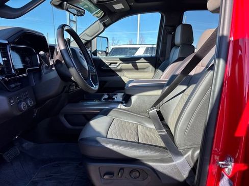 Used 2024 Chevrolet Silverado 2500 ZR2 w/ Technology Package image 9