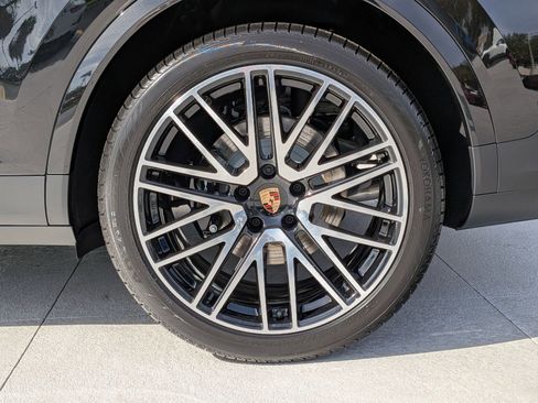 New 2026 Porsche Cayenne Coupe image 29