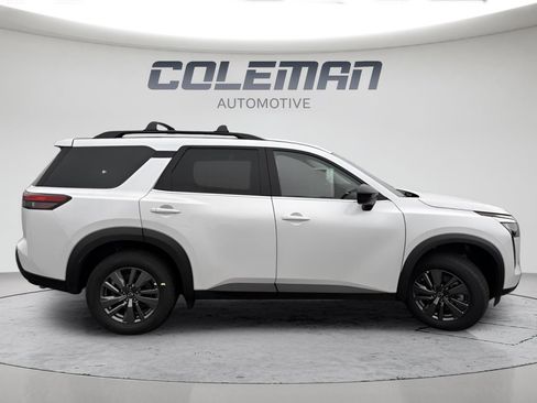 New 2026 Nissan Pathfinder SV image 8