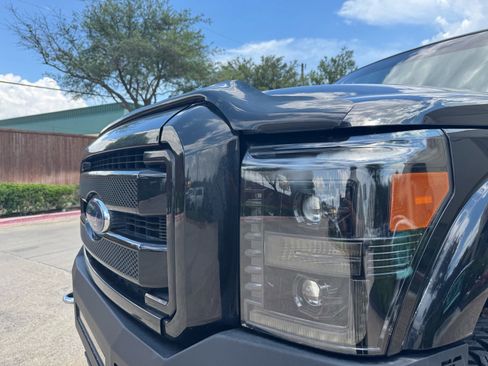 Used 2013 Ford F250 Platinum w/ FX4 Off Road Pkg AWD/4WD image 4