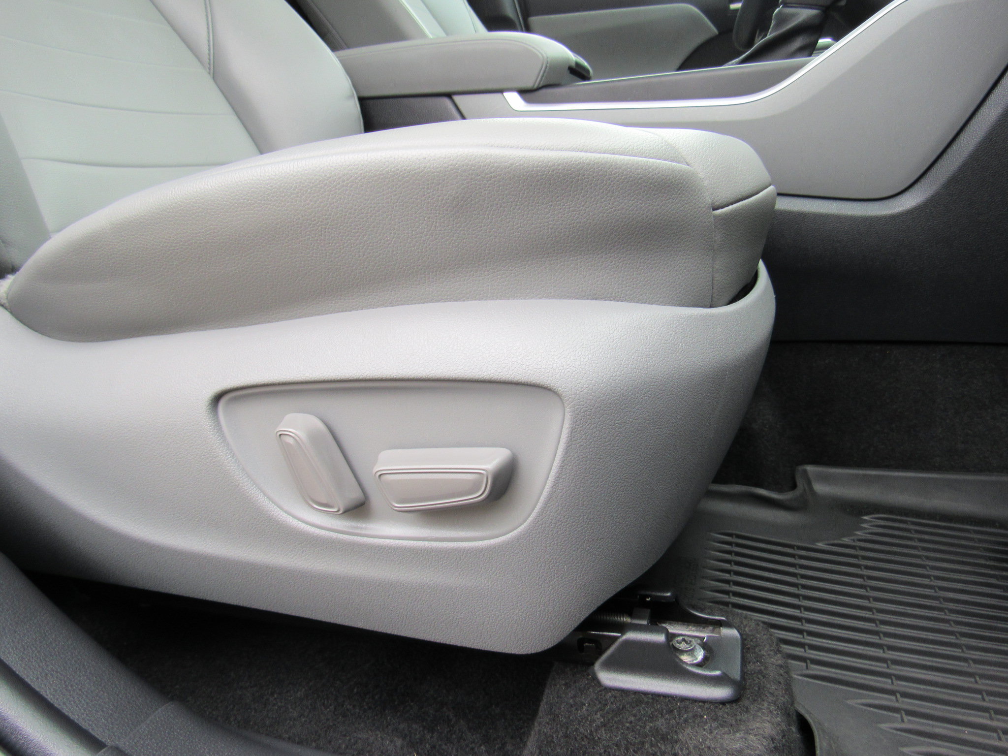 Used 2023 Toyota Highlander XLE AWD/4WD image 31