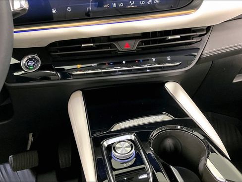 Certified 2025 Buick Envision Avenir AWD/4WD image 8
