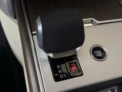 New 2026 Land Rover Range Rover Long Wheelbase SE image 33