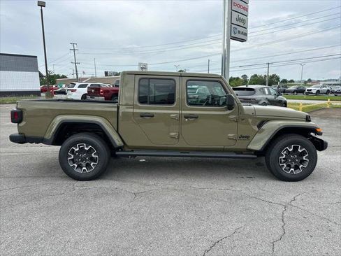 Certified 2025 Jeep Gladiator Sport w/ Premium Package AWD/4WD image 3