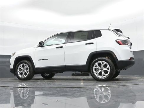 Used 2025 Jeep Compass Sport image 36