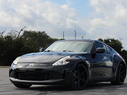 Used 2017 Nissan 370Z w/ Sport Package image 5