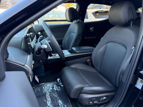 Used 2024 Genesis GV60 RWD image 19