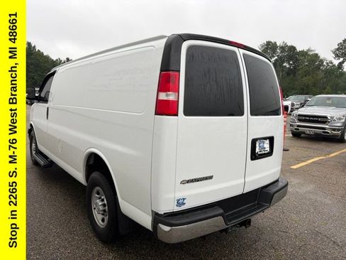 Used 2019 Chevrolet Express 3500 w/ Driver Convenience Package RWD image 11
