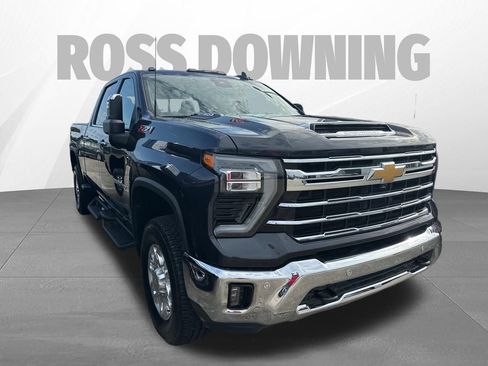 Used 2024 Chevrolet Silverado 2500 LTZ w/ LTZ Convenience Package AWD/4WD image 3