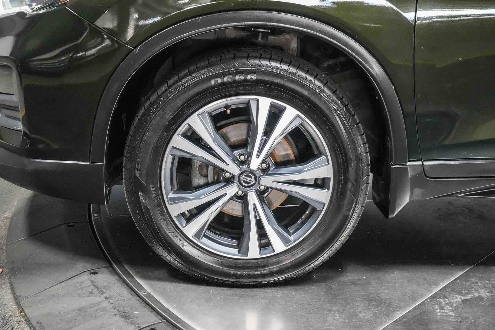 Used 2019 Nissan Rogue SV w/ Sun & Sound Touring Package AWD/4WD image 9