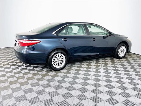 Used 2017 Toyota Camry LE FWD image 10