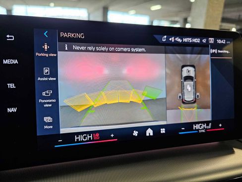 Used 2025 BMW X1 xDrive28i w/ Technology Package image 17