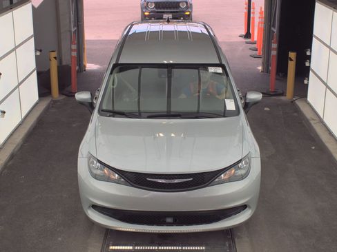 Used 2023 Chrysler Voyager LX image 2