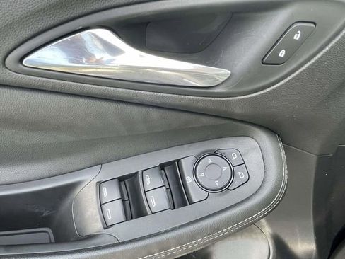 Certified 2021 Buick Encore GX Preferred w/ Sport Touring Package image 16