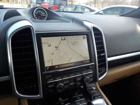 Used 2016 Porsche Cayenne w/ Premium Package image 15