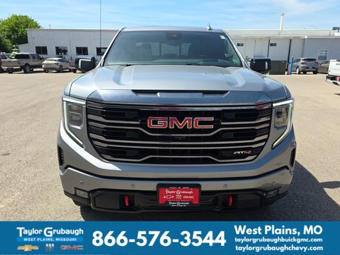 Used 2024 GMC Sierra 1500 AT4 w/ Technology Package AWD/4WD image 3