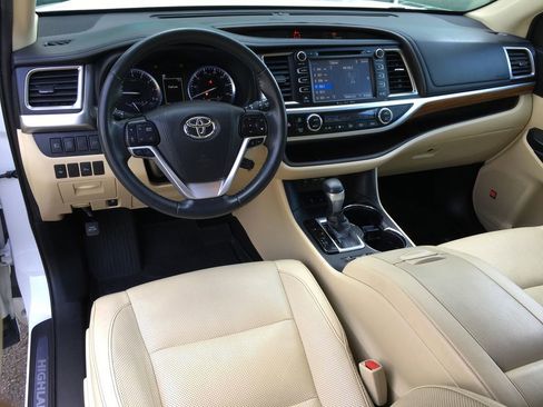 Used 2019 Toyota Highlander Limited AWD/4WD image 24