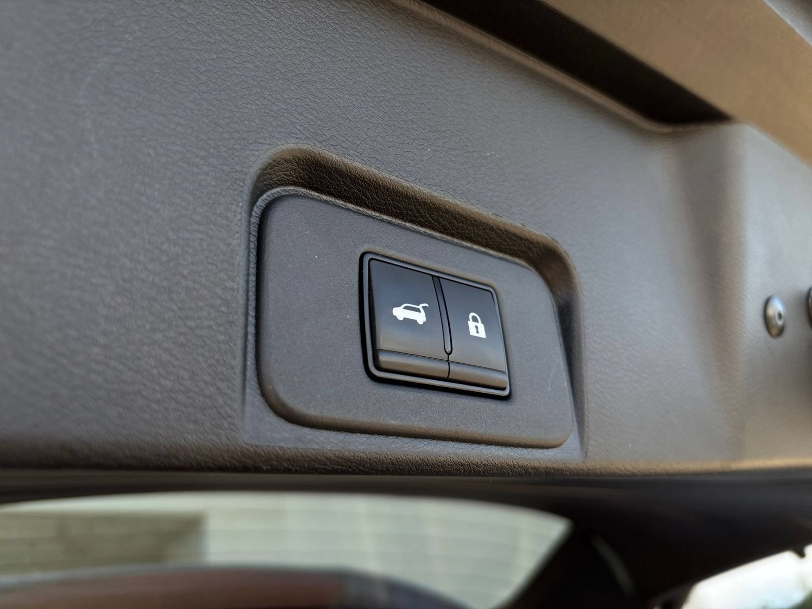 Used 2025 Nissan Rogue SV AWD/4WD image 22