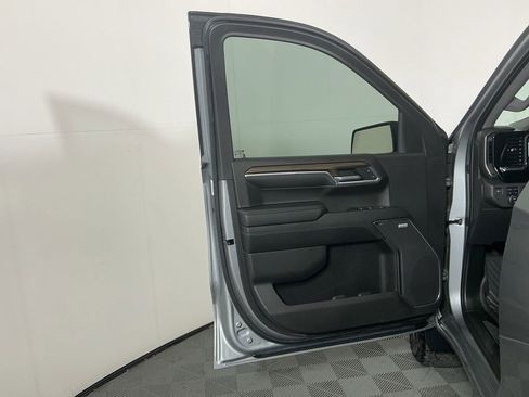 Used 2024 Chevrolet Silverado 1500 LT Trail Boss w/ Convenience Package II image 19