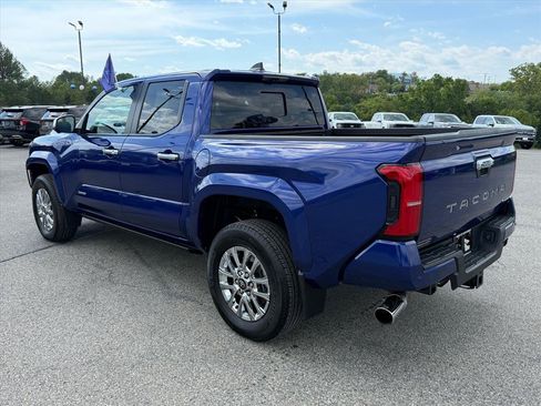 Used 2025 Toyota Tacoma Limited AWD/4WD image 3