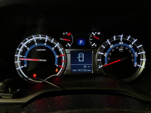 Used 2015 Toyota 4Runner SR5 AWD/4WD image 10