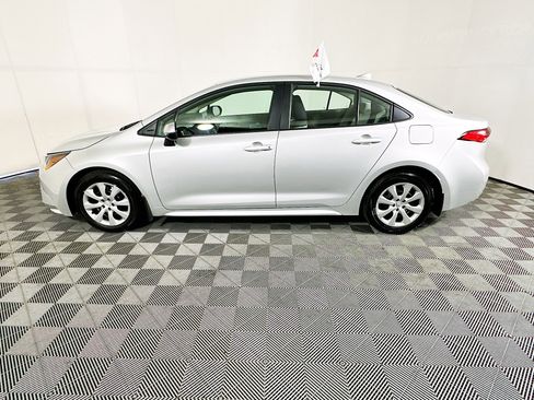 Used 2025 Toyota Corolla LE image 6
