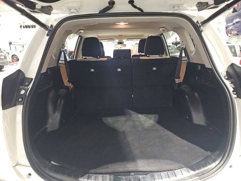 Used 2018 Toyota RAV4 XLE FWD image 16