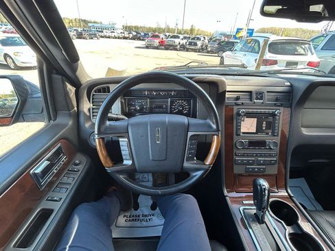 Used 2014 Lincoln Navigator L 4WD image 30