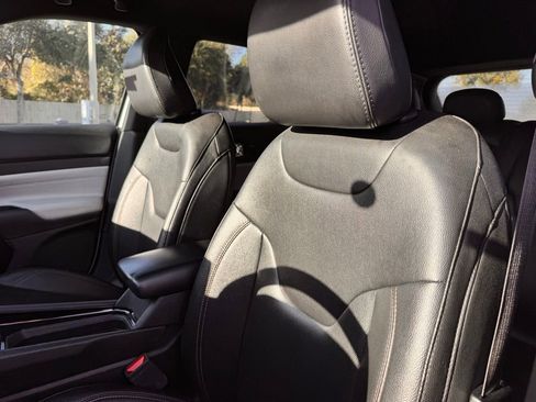 Used 2024 Jeep Compass Limited image 17