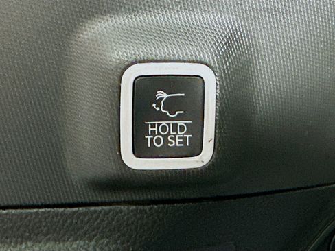 Used 2023 Jeep Grand Cherokee Limited w/ Luxury Tech Group II image 30