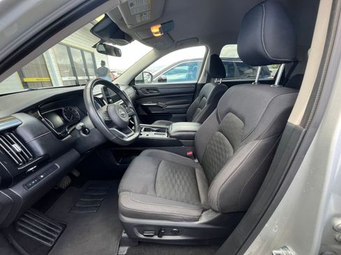 Used 2024 Nissan Pathfinder SV FWD image 28