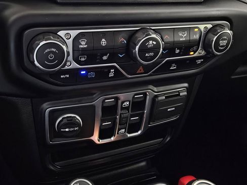 Used 2023 Jeep Wrangler Unlimited Sahara w/ Cold Weather Group image 16