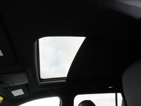 Used 2025 GMC Terrain Elevation w/ Elevation Premium Package image 18