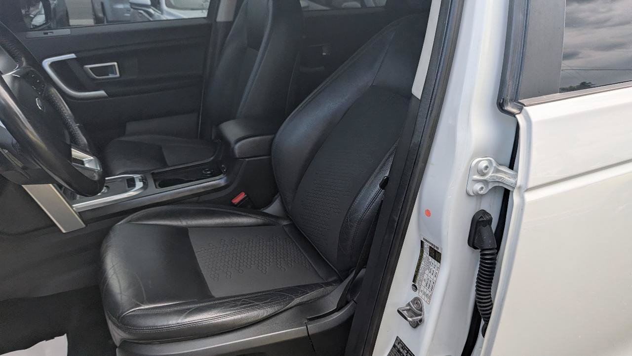 Used 2018 Land Rover Discovery Sport SE AWD/4WD image 7