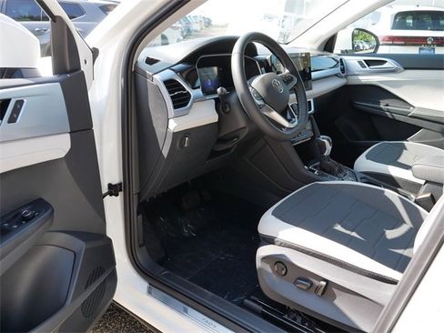 New 2025 Volkswagen Taos SE image 7