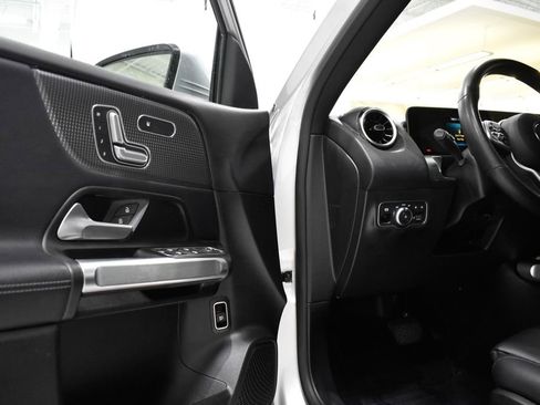 Used 2020 Mercedes-Benz GLB 250 4MATIC image 18