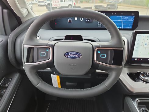 New 2026 Ford Expedition Active image 12