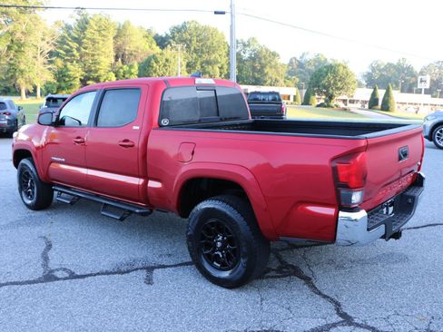 Used 2021 Toyota Tacoma SR5 RWD image 3