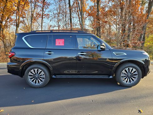 Certified 2024 Nissan Armada SL w/ Midnight Edition Package image 3