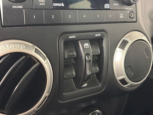 Used 2017 Jeep Wrangler Unlimited Rubicon w/ Connectivity Group AWD/4WD image 20
