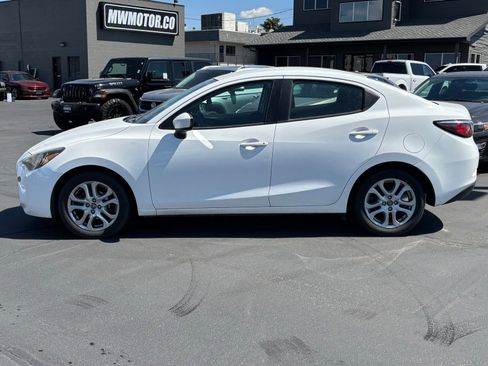 Used 2017 Toyota Yaris iA FWD image 3