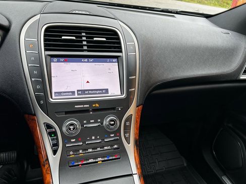 Used 2020 Lincoln Nautilus Reserve image 20