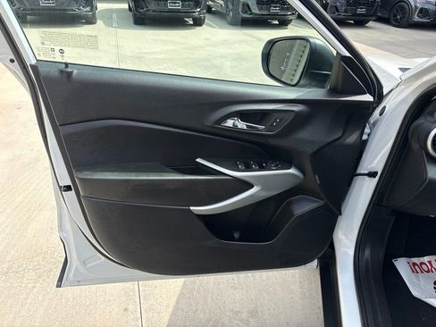 Used 2025 Chevrolet Trax LS FWD image 10