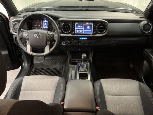 Used 2021 Toyota Tacoma TRD Off-Road w/ Technology Package AWD/4WD image 17